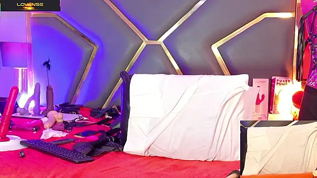 Scarlettt Ass online show from 7, 3, 2026