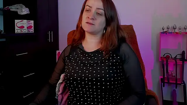 sara goodgirl13 online show from 4, 1, 2025