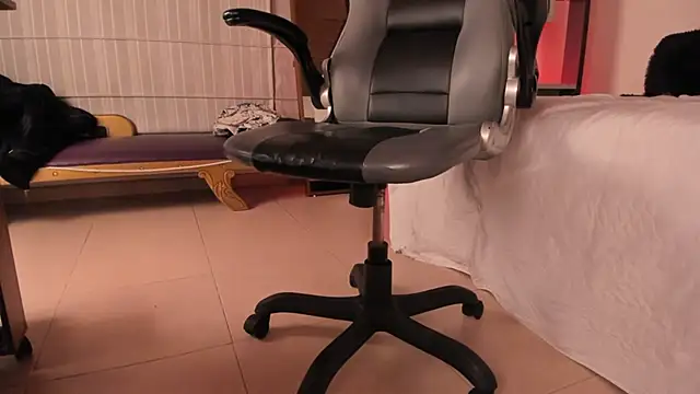 Snapshot of Moony_14 chatting on 2, 12, 2025 Moony 14 online show from 2, 12, 2025