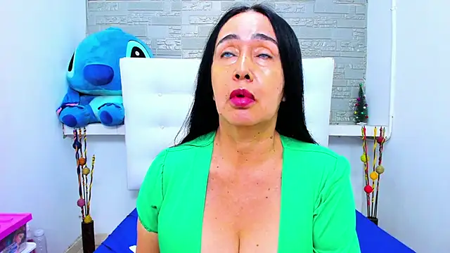 Snapshot of HorniestMilf chatting on 5, 10, 2025 HorniestMilf online show from 5, 10, 2025