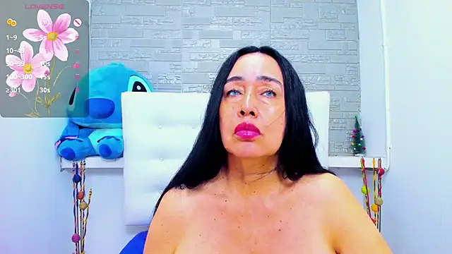 Snapshot of HorniestMilf chatting on 6, 11, 2025 HorniestMilf online show from 6, 11, 2025