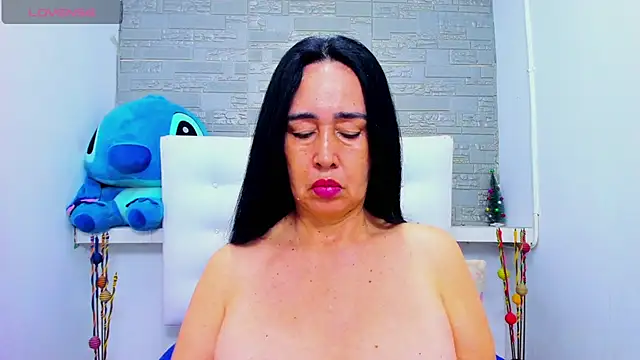 Snapshot of HorniestMilf chatting on 12, 11, 2025 HorniestMilf online show from 12, 11, 2025