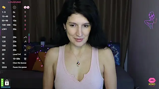 Alianna Solo Kisses online show from 6, 3, 2025