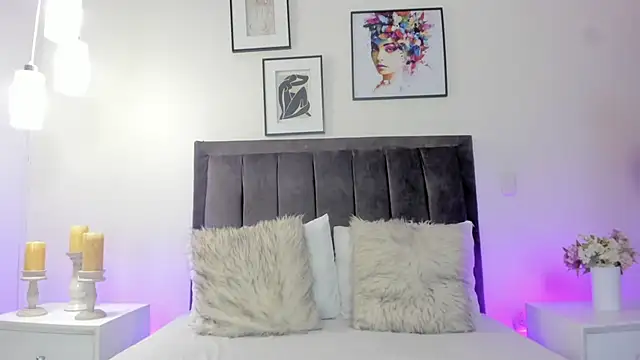 helen mooree online show from 15, 4, 2026