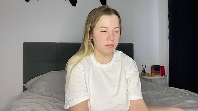 Embersweetbunny online show from 6, 2, 2025