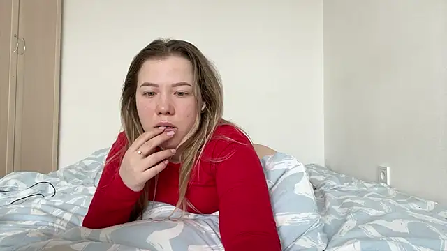 Embersweetbunny online show from 11, 3, 2025