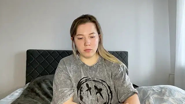 Embersweetbunny online show from 21, 3, 2025