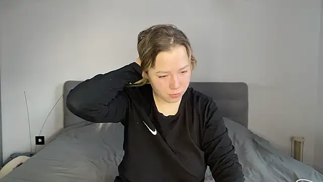 Embersweetbunny online show from 19, 1, 2026