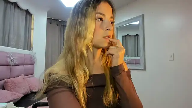 IssadoraJames online show from 28, 11, 2025