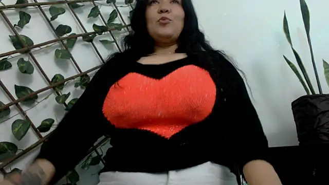 Snapshot of Donniia chatting on 12, 1, 2025 Donniia online show from 12, 1, 2025