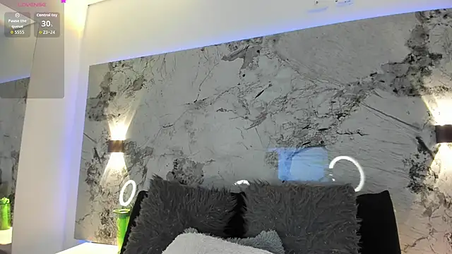 LIZ HOLMES online show from 24, 10, 2025