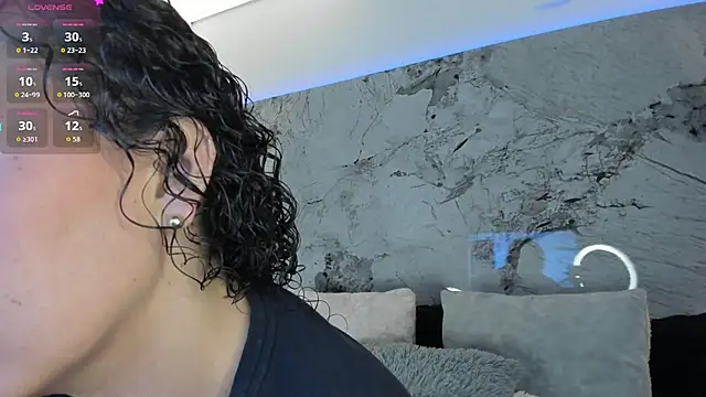 LIZ HOLMES online show from 28, 10, 2025