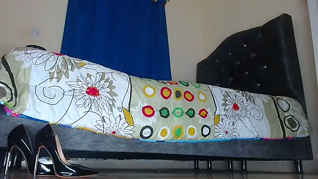 Snapshot of Valenn_rey chatting on 4, 3, 2025 Valenn rey online show from 4, 3, 2025