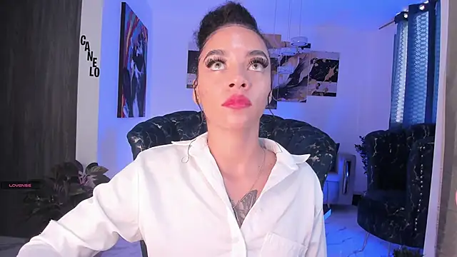 Snapshot of pretty_pettite chatting on 11, 12, 2024 pretty pettite online show from 11, 12, 2024