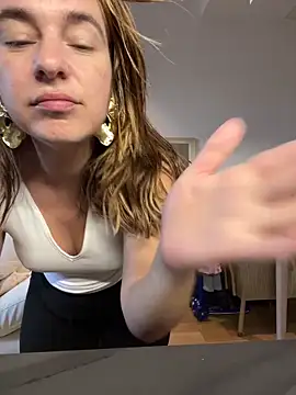 lyajoliee online show from 17, 4, 2026