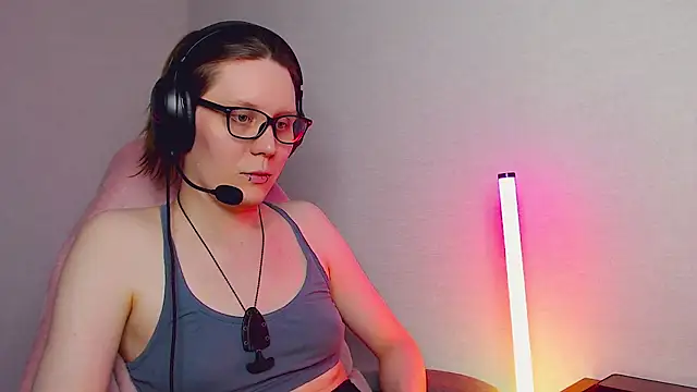 Snapshot of tracy_cooper chatting on 25, 2, 2025 tracy cooper online show from 25, 2, 2025