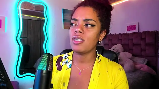 Snapshot of ladyrd1 chatting on 19, 1, 2025 ladyrd1 online show from 19, 1, 2025