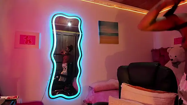 Snapshot of ladyrd1 chatting on 27, 2, 2025 ladyrd1 online show from 27, 2, 2025