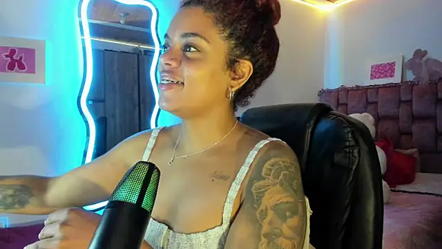 Snapshot of ladyrd1 chatting on 28, 2, 2025 ladyrd1 online show from 28, 2, 2025