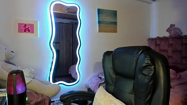 Snapshot of ladyrd1 chatting on 3, 3, 2025 ladyrd1 online show from 3, 3, 2025