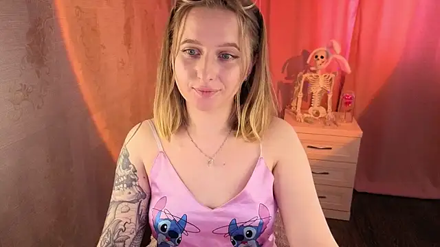 CuteLilyLove online show from 28, 4, 2026