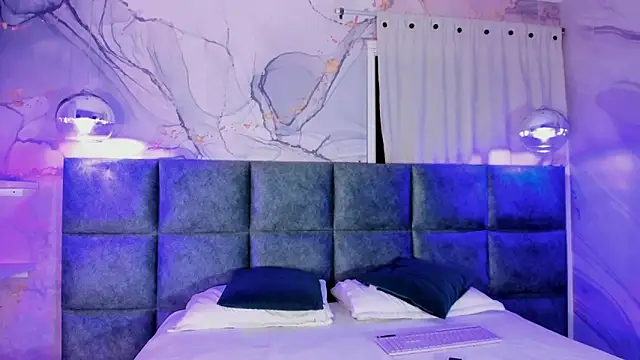 sabrinamilani online show from 13, 9, 2025