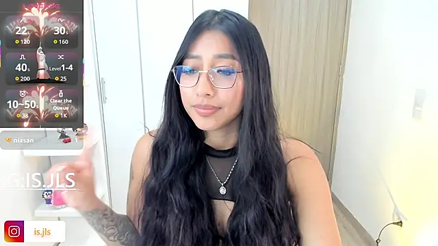 Snapshot of isa_bellaa0 chatting on 8, 10, 2025 isa bellaa0 online show from 8, 10, 2025