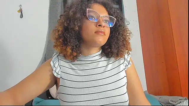 Snapshot of Ada_gales_ chatting on 4, 11, 2025 Ada gales  online show from 4, 11, 2025