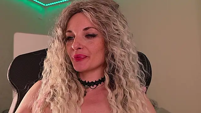 Amerabelle 23 online show from 9, 3, 2025