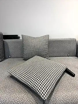 SaraSchener online show from 23, 9, 2025