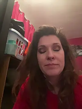 Lwhite1 online show from 10, 2, 2025