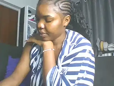 Snapshot of sweet_bigclit chatting on 17, 10, 2025 sweet bigclit online show from 17, 10, 2025