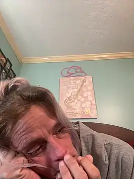 Snapshot of vixendoll87 chatting on 17, 11, 2025 vixendoll87 online show from 17, 11, 2025