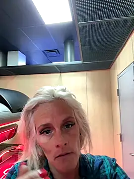 Snapshot of vixendoll87 chatting on 30, 11, 2025 vixendoll87 online show from 30, 11, 2025