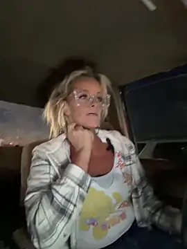 Snapshot of vixendoll87 chatting on 12, 2, 2026 vixendoll87 online show from 12, 2, 2026