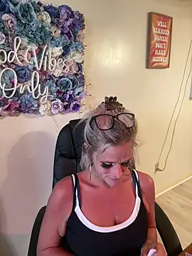 Snapshot of vixendoll87 chatting on 13, 3, 2026 vixendoll87 online show from 13, 3, 2026