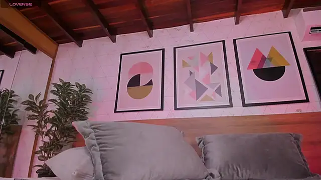 Snapshot of AgattaDuque chatting on 24, 2, 2025 AgattaDuque online show from 24, 2, 2025