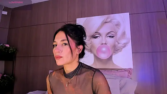 Snapshot of AgattaDuque chatting on 1, 10, 2025 AgattaDuque online show from 1, 10, 2025