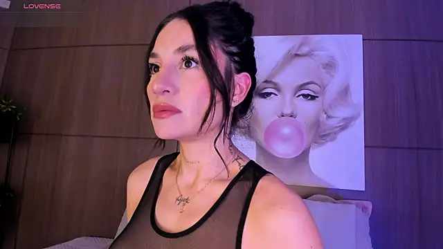 Snapshot of AgattaDuque chatting on 28, 11, 2025 AgattaDuque online show from 28, 11, 2025