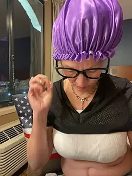 Snapshot of TheDime chatting on 19, 12, 2024 TheDime online show from 19, 12, 2024