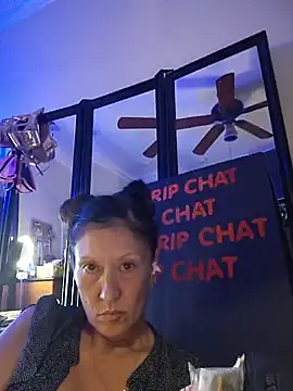 Snapshot of TheDime chatting on 15, 9, 2025 TheDime online show from 15, 9, 2025