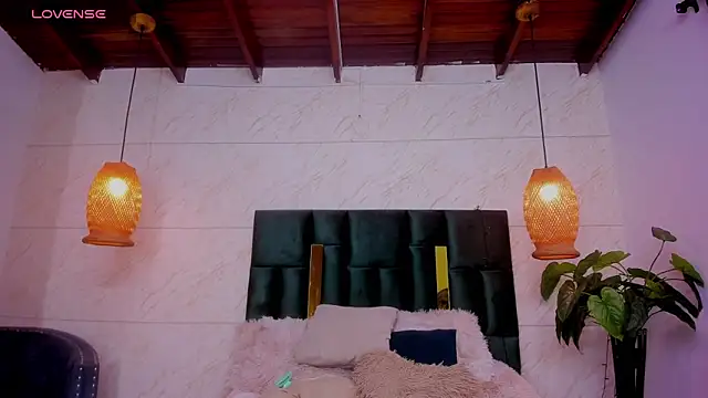 Taiissa  online show from 12, 3, 2025