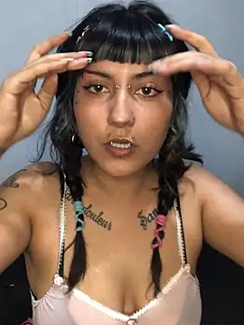 Snapshot of toxikkka chatting on 20, 2, 2025 toxikkka online show from 20, 2, 2025