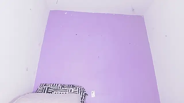 Snapshot of vale_ross_ chatting on 7, 11, 2025 vale ross online show from 7, 11, 2025