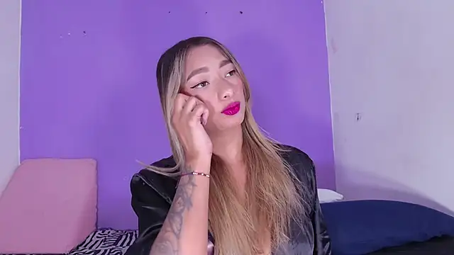 Snapshot of vale_ross_ chatting on 15, 11, 2025 vale ross online show from 15, 11, 2025