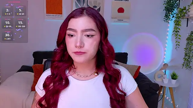 Snapshot of ViolettCastel chatting on 4, 7, 2026 ViolettCastel online show from 4, 7, 2026