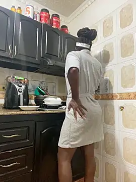 sweetsarabig22cm online show from 14, 3, 2025