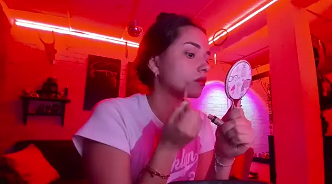 Kimmymadison- online show from 4, 1, 2025