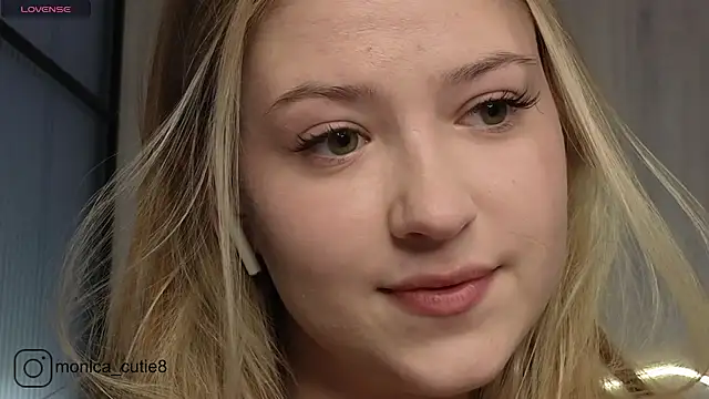 Snapshot of Monikacutie chatting on 29, 12, 2024 Monikacutie online show from 29, 12, 2024