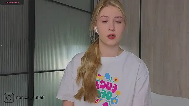 Snapshot of Monikacutie chatting on 28, 2, 2025 Monikacutie online show from 28, 2, 2025